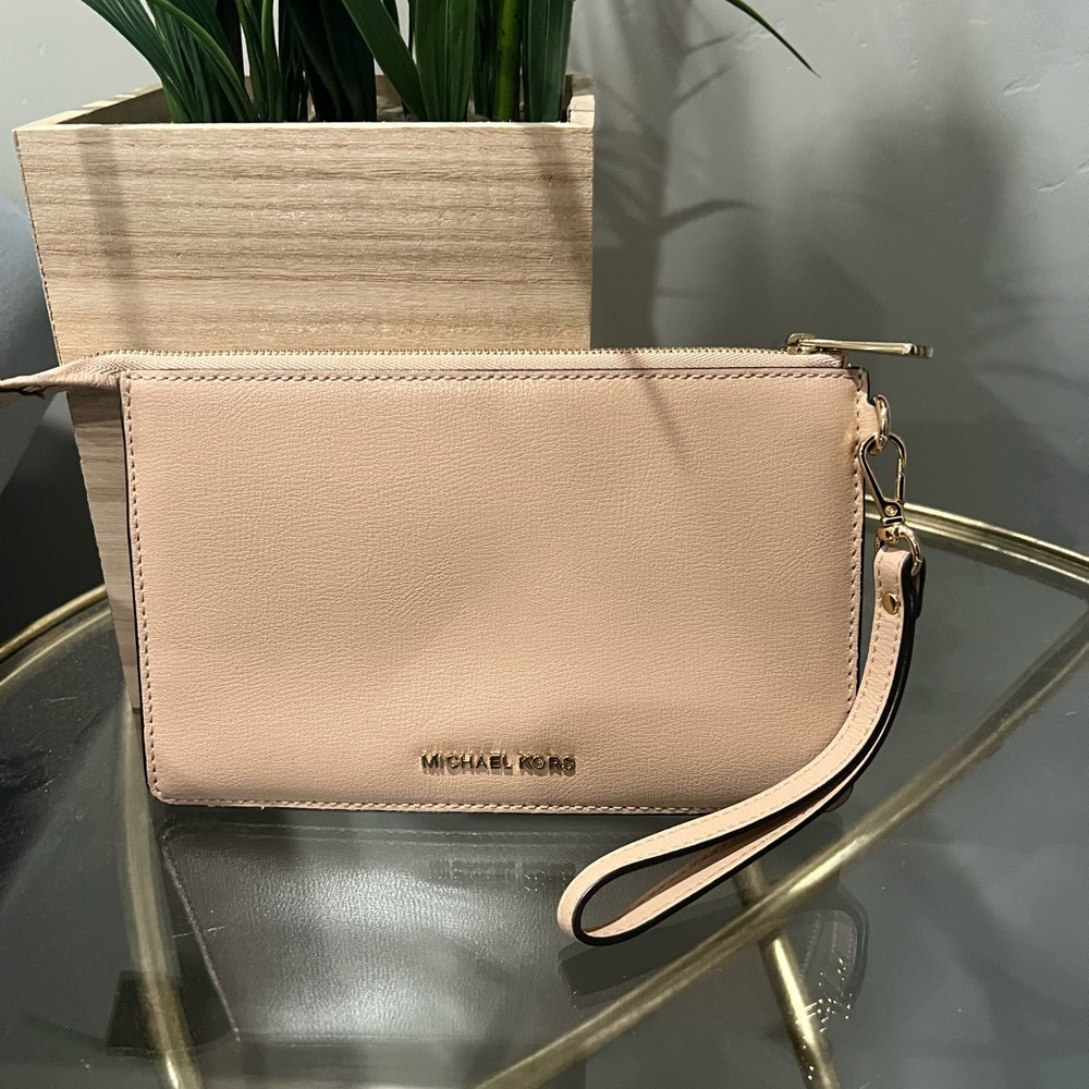 MK wristlet like new